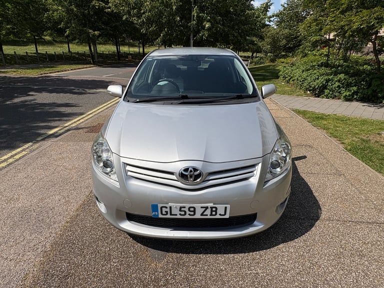 2010 facelift toyota Auris 1.6 automatic, drives perfect, excellent condition inside out,F.S.H 