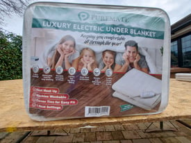 Brand new electric blanket in zipped bag.