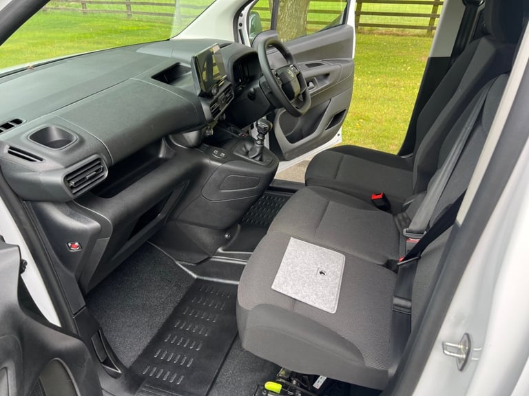 VAUXHALL COMBO CARGO 2300 1.5 TURBO D 130PS PRO L1 VAN 24 REG ONLY 2,300 MILES