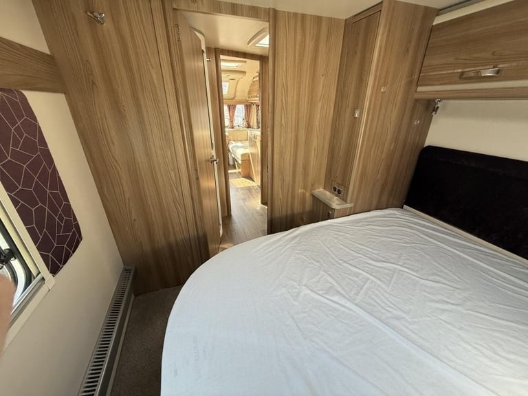 2020 SWIFT Challenger x835 4 Berth fixed island bed