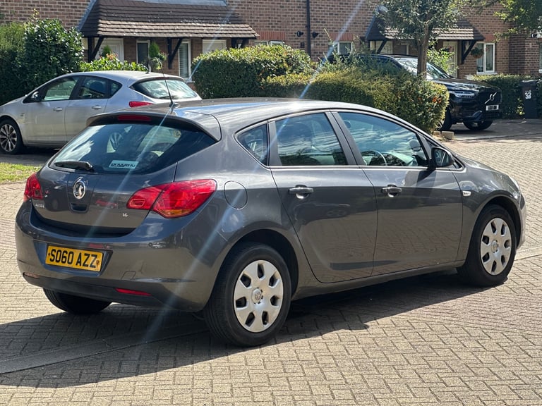 2011 Vauxhall Astra Automatic 1.6L Petrol 64,000 Miles Full Vauxhall Service History 1YR MOT 1 OWNER