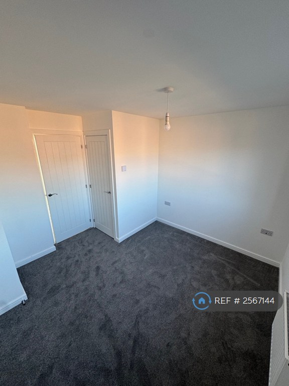 3 bedroom house in Burdock Way, Daventry, NN11 (3 bed) (#2567144)