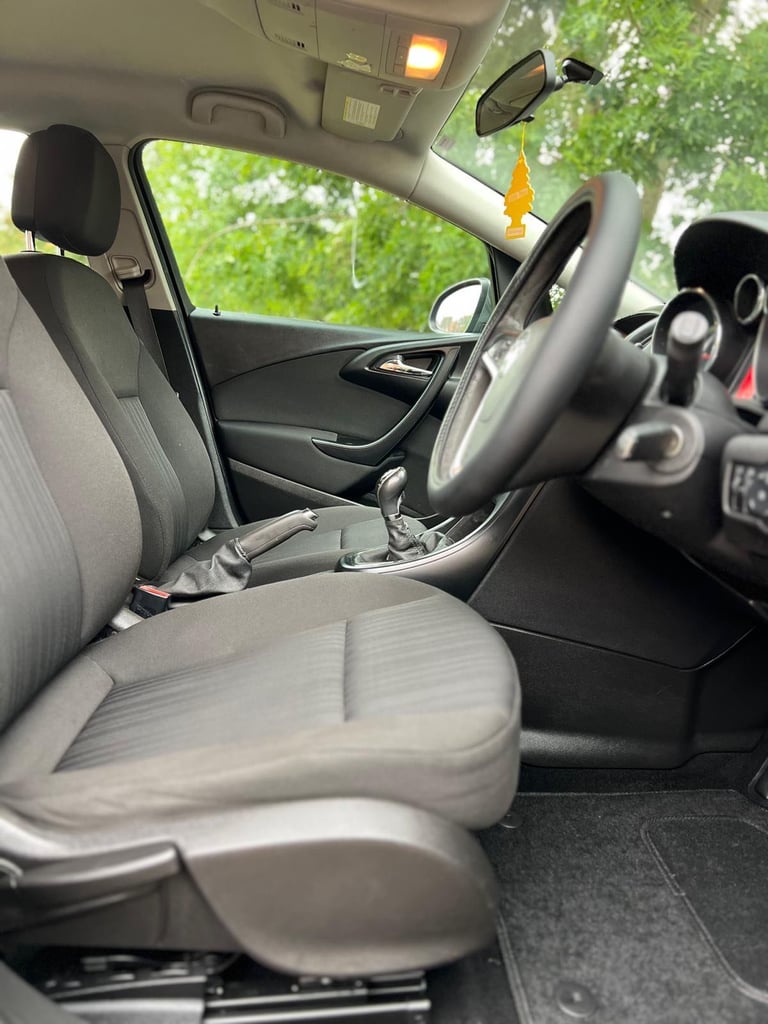 2011 VAUXHALL ASTRA TOURER 1.7 CTDi ecoFLEX ESTATE FULL SERVICE HISTORY LONG MOT 2 KEYS