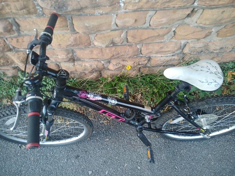 GT Laguna Girls 24-inch Bike VGC