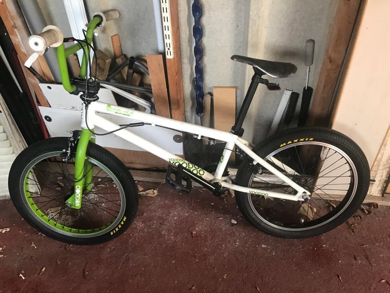 voodoo bmx bike - lime green & white colour (COLLECTION)