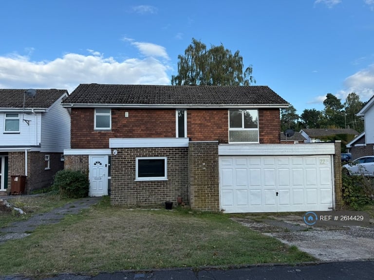 image for 4 bedroom house in Spinis, Bracknell, RG12 (4 bed) (#2614429)
