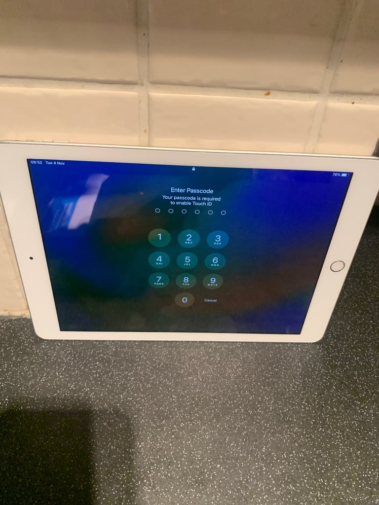 image for Apple iPad 5th generation 