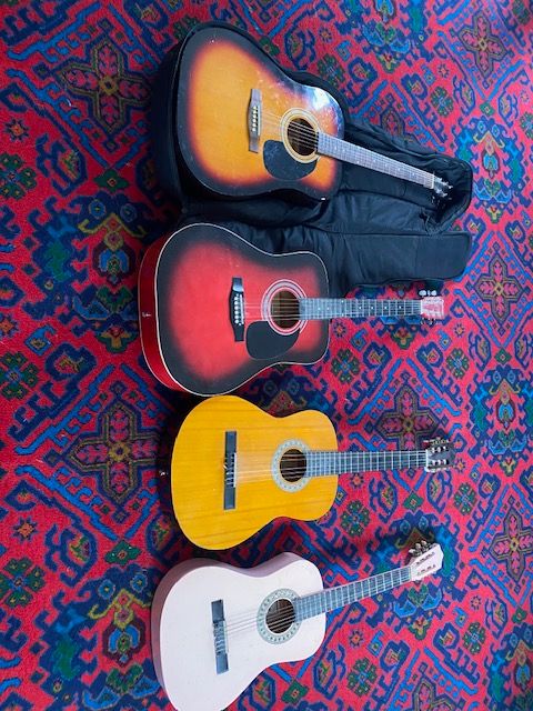 4 guitars (1 with case) and 1 violin (with case) for sale