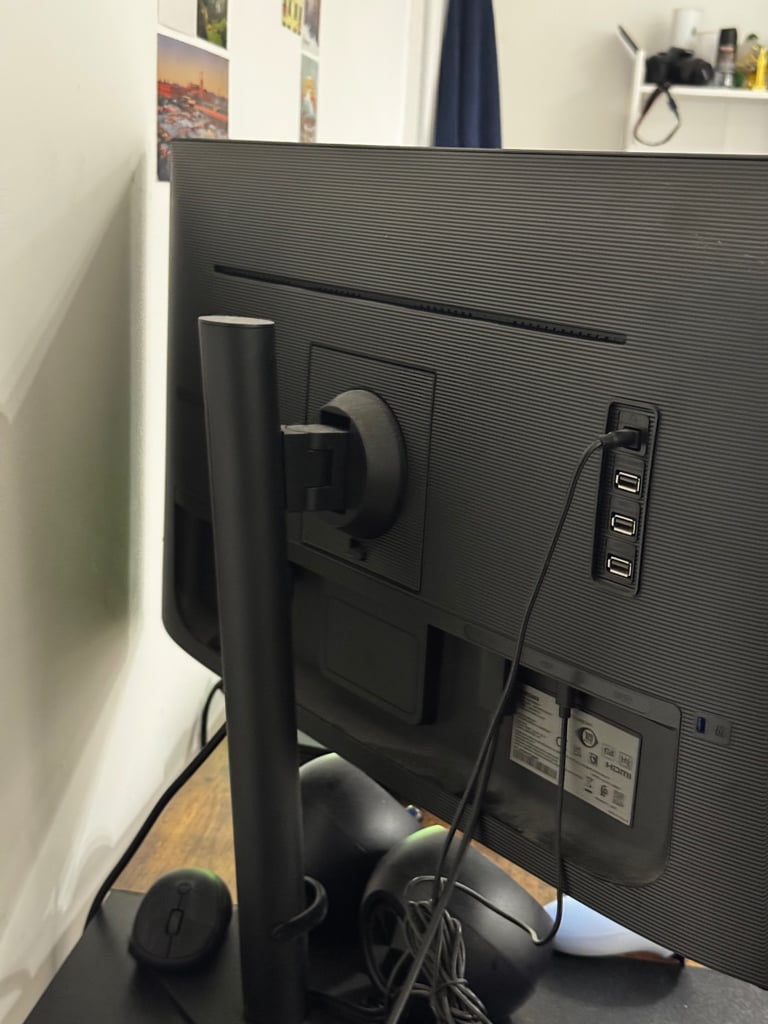 Samsung Gaming Monitor - 27 inch UHD (Negotiable)