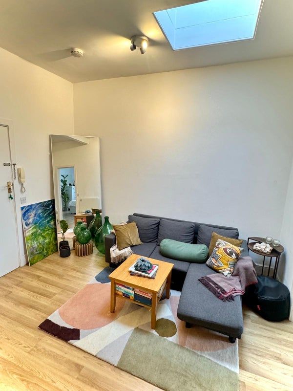 1 Double Bedroom in 2 bed Flat Earls Court