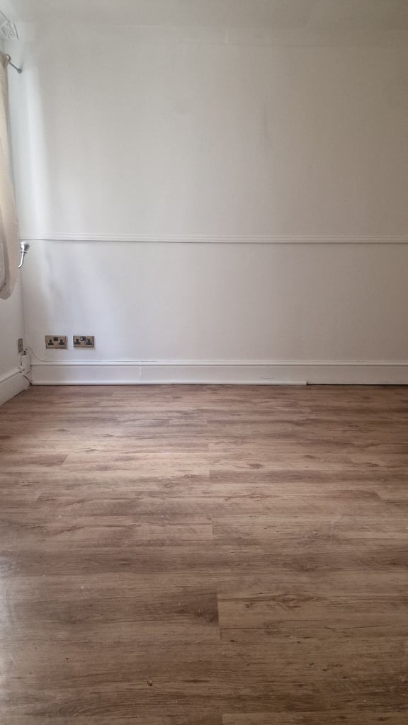 A Large 6 bedrooms, decent property for rent in Gillingham 