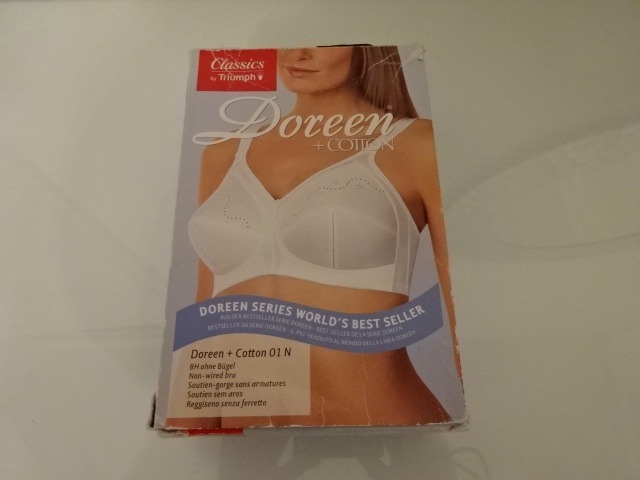 Triumph bra, style Doreen + COTTON 01 N non-wired in white, Size 40E (new  with tags), in Finchley, London