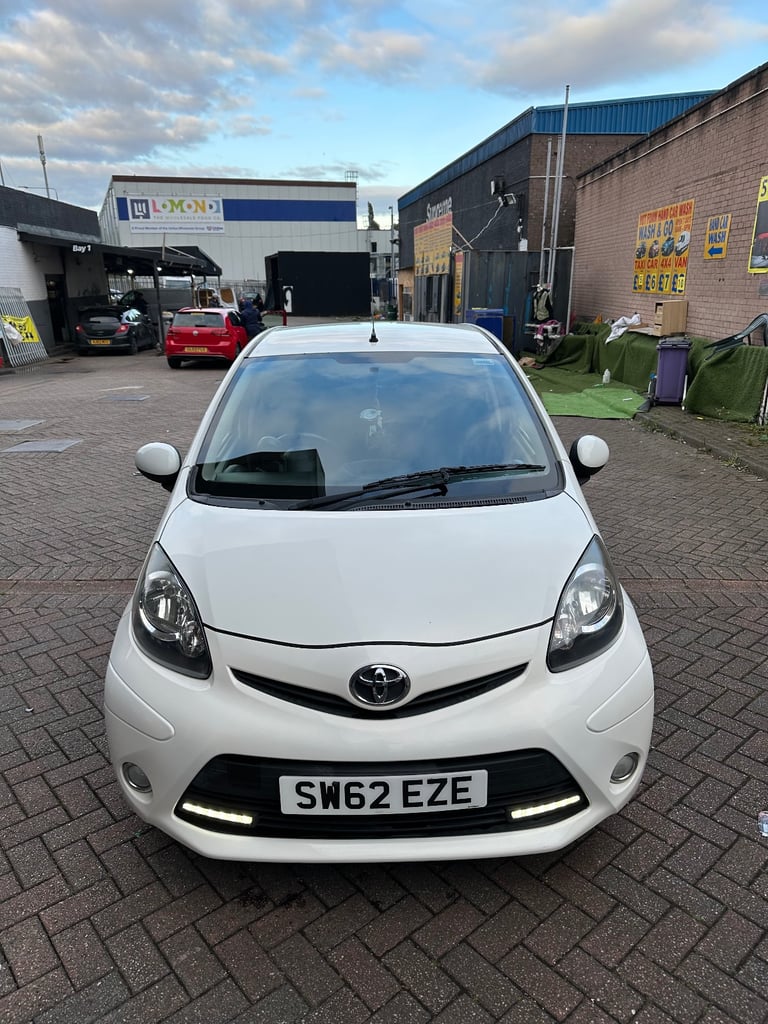 image for Toyota, AYGO, Hatchback, 2012, Manual, 998 (cc), 5 doors