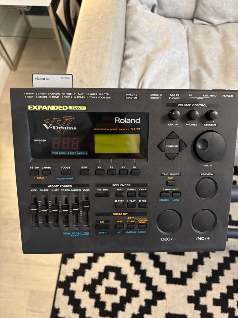 6 piece Electric Roland Drum kit plus hardware