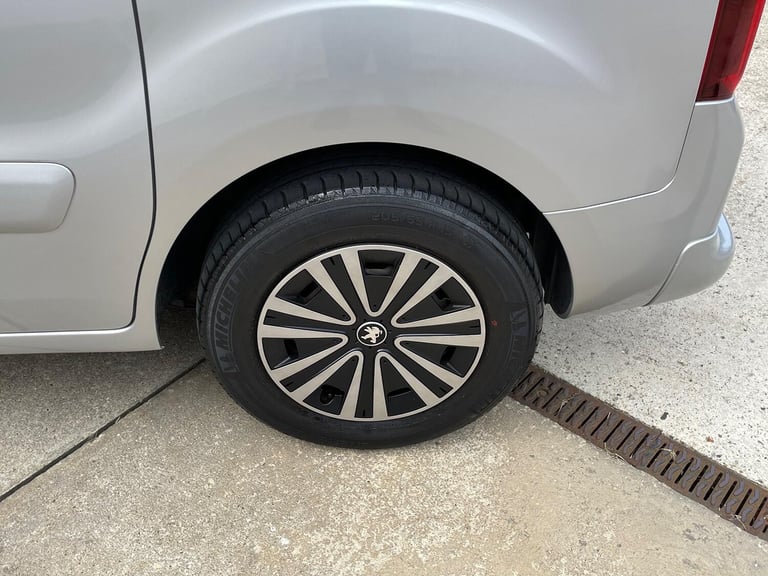 PEUGEOT PARTNER TEPEE 1.6 BlueHDi Allure WAV wheelchair accessible vehicle 2018