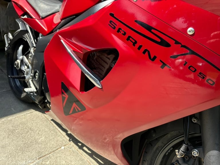 2007 / 07 Triumph Sprint 1050 £1900 Red 42803 miles.