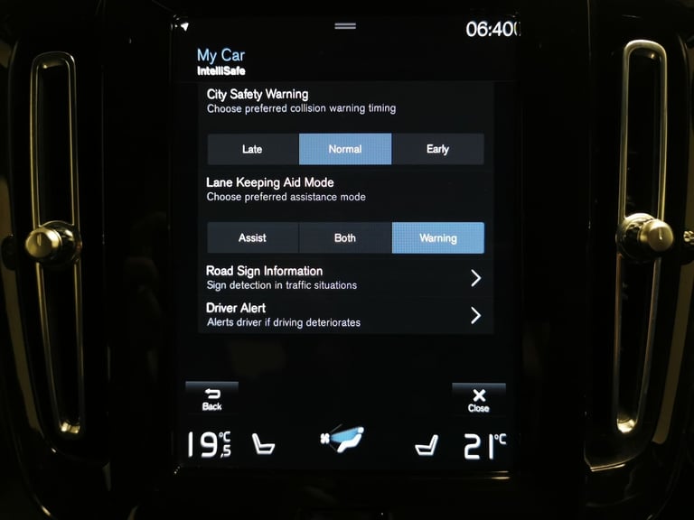 2022 Volvo XC40 1.5h T4 Recharge 10.7kWh Plus SUV 5dr Petrol Plug-in Hybrid Auto Euro 6 (s/ Suv P...