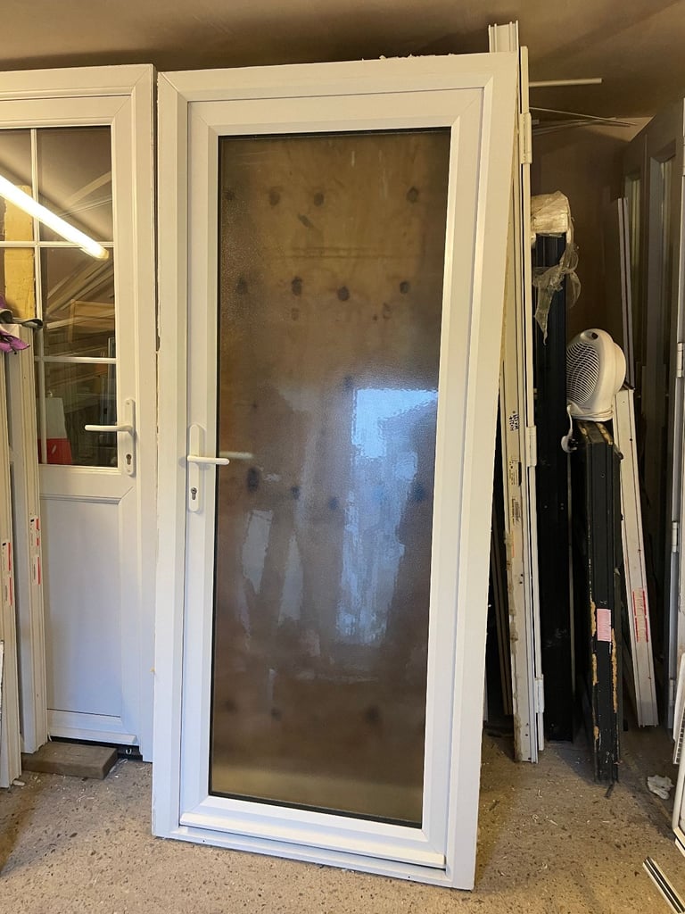 UPVC DOOR 208 x 91 cm NEW (LESS THAN 6 MONTHS OLD) - UPVC THERMAL DOUBLE GLAZED DOOR (REF: DX126)