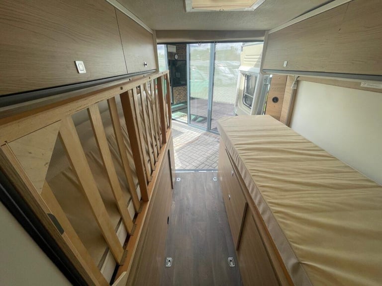 Sunlight Cliff 640 3 Berth 4 Belt Rear Transverse Bed Dinette Conversion Camperv