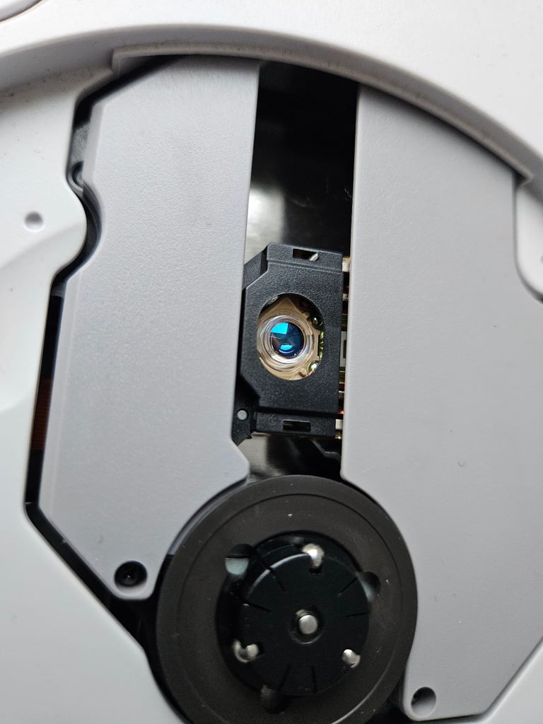 PlayStation One mini, two handsets and memory