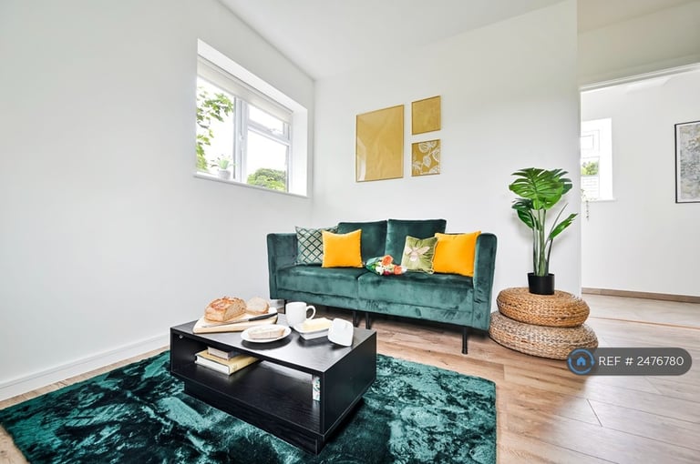 1 bedroom flat in Station Parade, Sevenoaks, TN13 (1 bed) (#2476780)