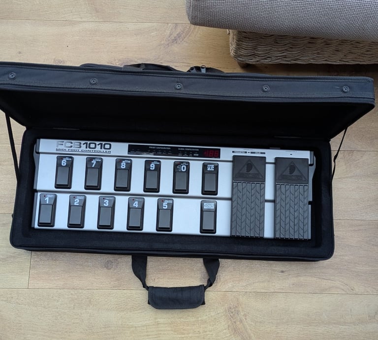 Behringer FCB1010 Midi Foot controller pedal + case