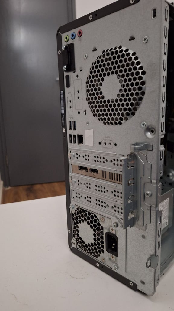 Gaming PC with metal back keyboard and mouse - Used - Front RGB - HP Victus 15L