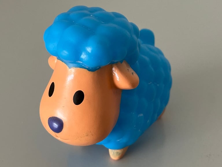 MUNCHKIN BATH SQUIRTS FARM FRIENDS - BLUE SHEEP