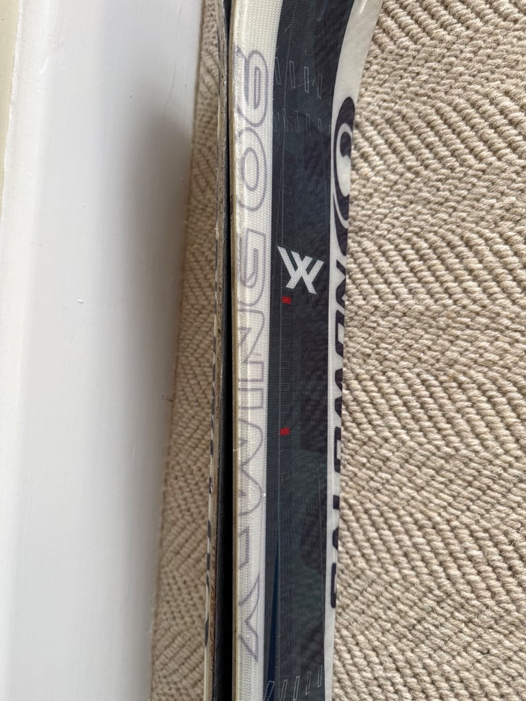 Ladies Salomon Skis