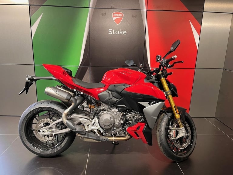 DUCATI STREETFIGHTER V2 S NEW 2025 MODEL YEAR BIKE IN STORE EX DISPLAY BIKE