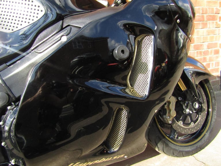 SUZUKI GSX1300 HAYABUSA * VERY LOW MILES 11000 *2 FORMER KEEPERS* WOW *