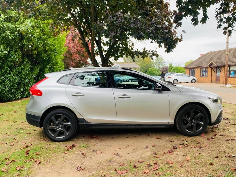 2015 Volvo V40 Cross Country 1.6 D2 Lux Nav Euro 5 (s/s) 5dr HATCHBACK Diesel Manual