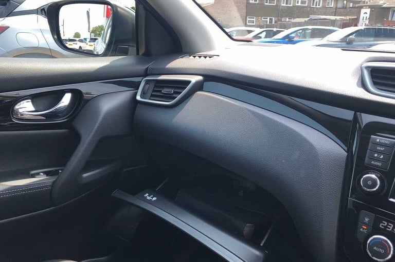 2021 Nissan Qashqai 1.3 DiG-T 160 [157] N-Connecta 5dr DCT Glass Roof HATCHBACK Petrol Automatic
