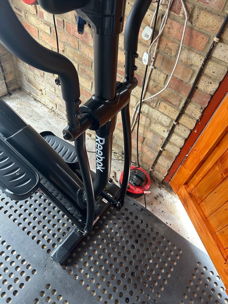 Reebok Cross Trainer ZRS ELLIPTICAL, Hardly Used, Mains Plug, No Manuel