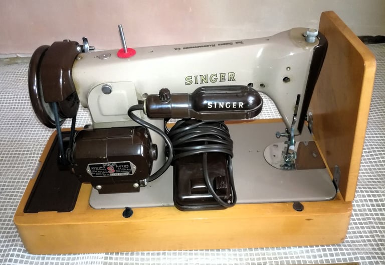 1950 Singer Sewing Machine 201K Case Box Peddle Mat Bobbins Accessories Feet All Sewing Parts Incl