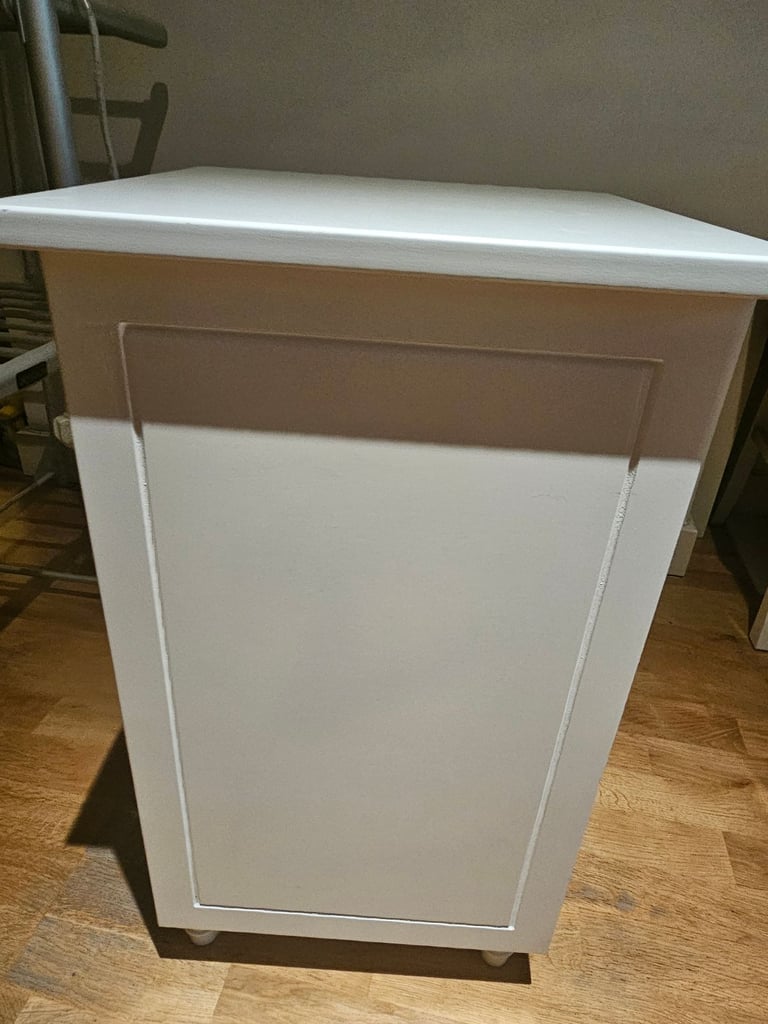 Hemnes Ikea bedside table 