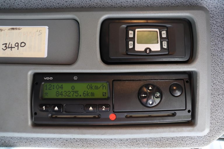 MERCEDES AXOR 1824 4X2 SLEEPER 26FT BOXVAN (2013)