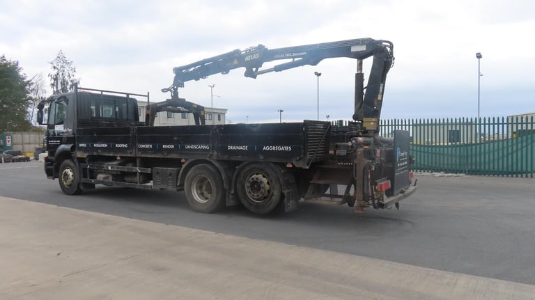 2011 Iveco Stralis 26.310 6x2 fitted with atlas 105.2 brick grab euro5