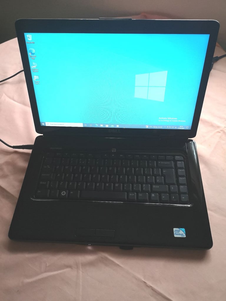 Dell Inspiron Laptop on Windows 10 with pink colour lid. . Pink colour. 
