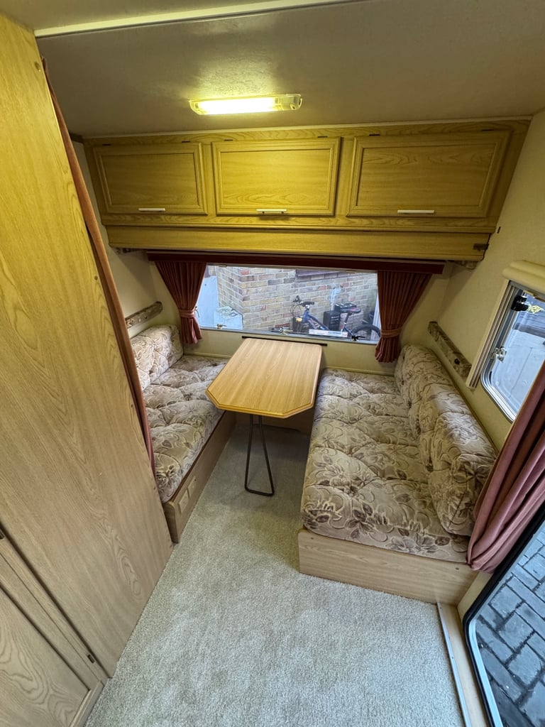 1998 Lunar Solar 465-5 Berth Caravan, Full Size Awning, Double Dinette Family Layout.