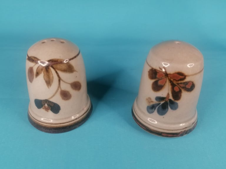 Very nice, Vintage Home Village salt&pepper shaker. As seen. 
