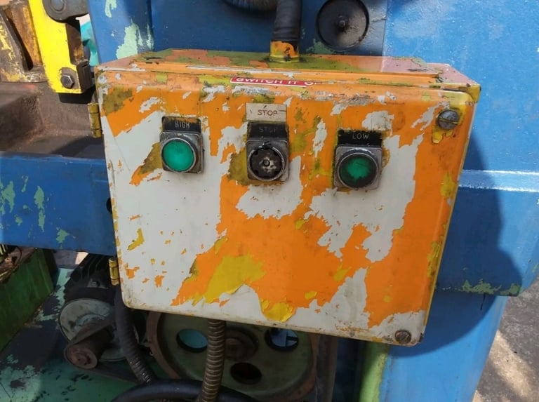 Power hacksaw Bulldog. 200 3ph - 