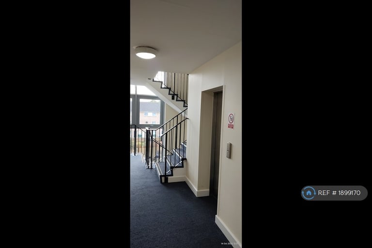 2 bedroom flat in Tideslea Path, London, SE28 (2 bed) (#1899170)