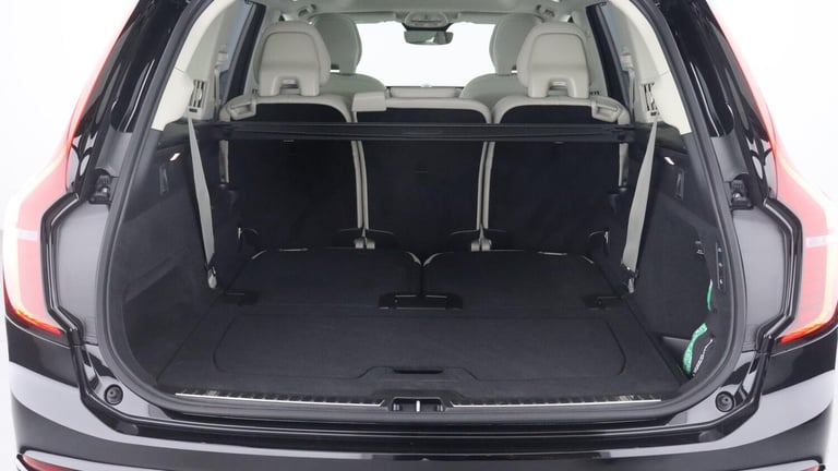2025 Volvo XC90 T8 PHEV AWD Ultra, Dark, 7 Seats (Sunroof, Pilot Assist, Bowers &amp; Wilkins) ES...