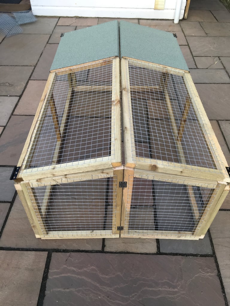 Rabbit/Guinea pig run part covered and foldable 