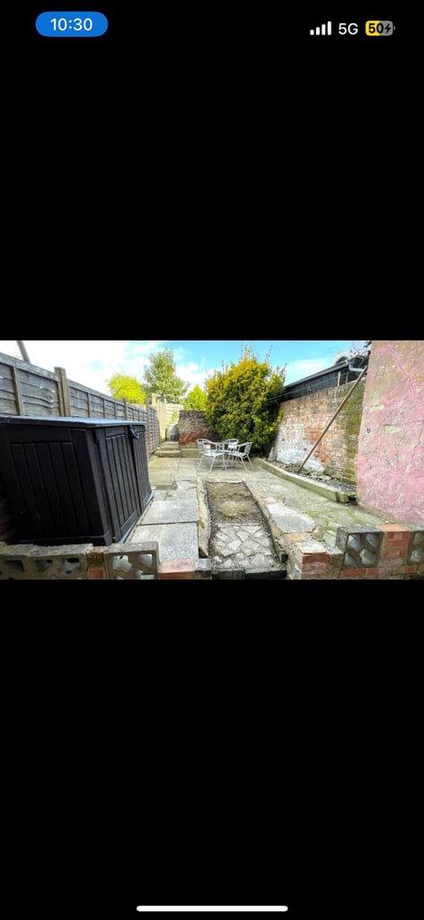 One Double bedroom for rent near station 
