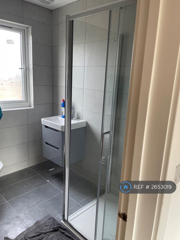 1 bedroom in Hereward Gardens, London, N13 (#2653019)