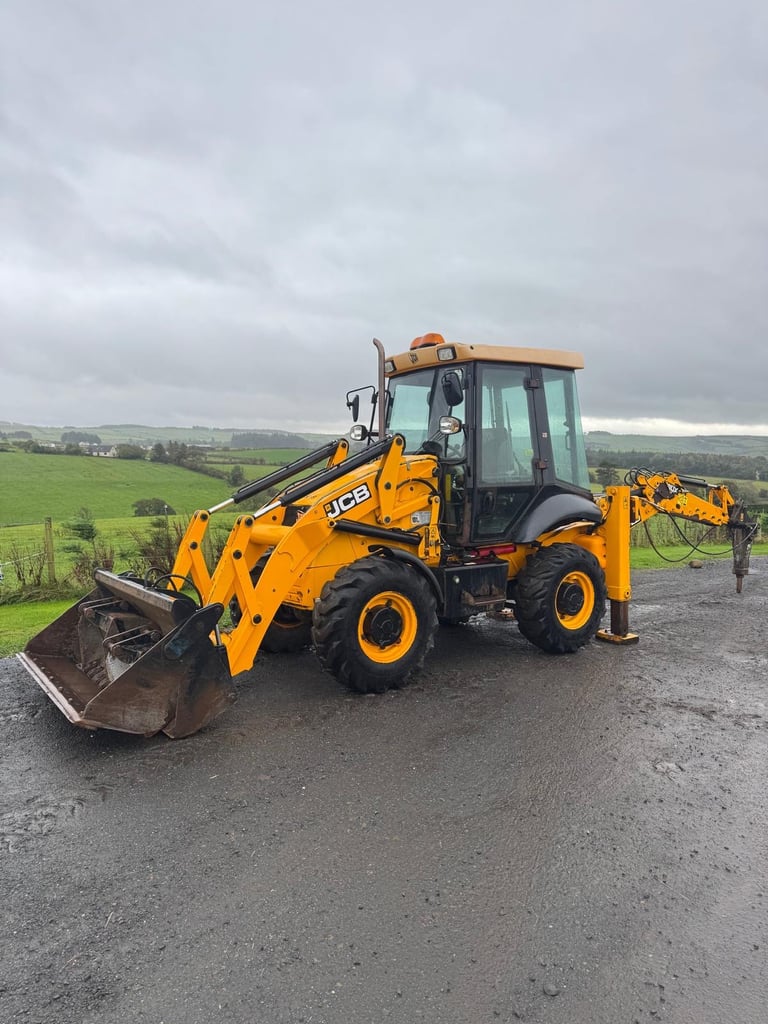 image for JCB 2CX STREETMASTER low hours
