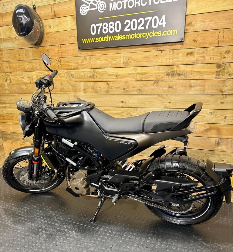 Husqvarna SVARTPILEN 401 / 2022 (72) model / JUST 447 MILES