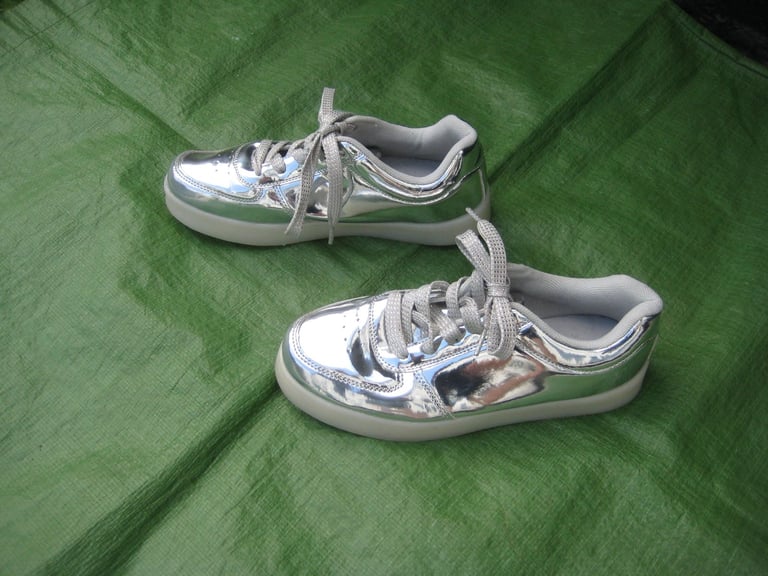 Shiny Silver EURO Size 37 Envy Sport Trainers for £4.00